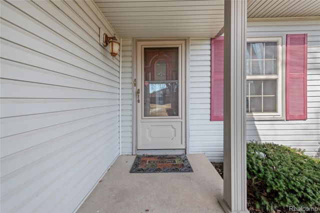 16065 Touraine Drive, Clinton Charter Township, MI 48038