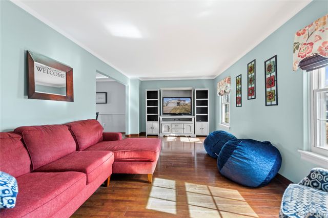 16065 Touraine Drive, Clinton Charter Township, MI 48038