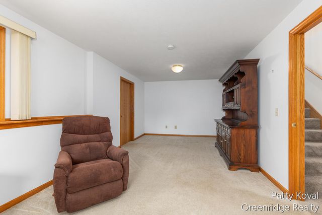 447 Falcon Drive, Wayland, MI 49348