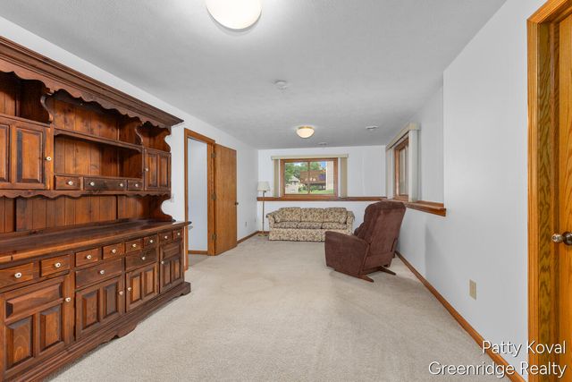 447 Falcon Drive, Wayland, MI 49348