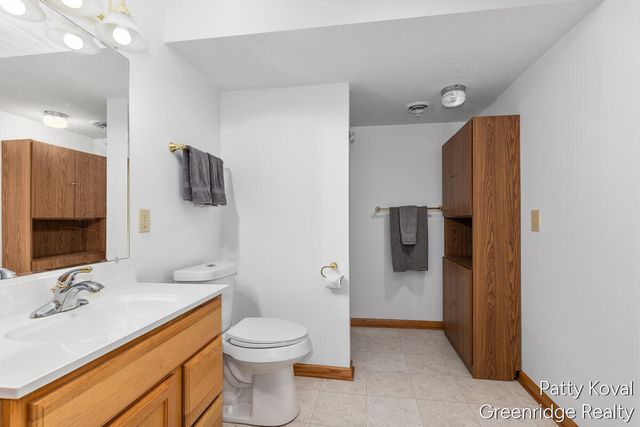 447 Falcon Drive, Wayland, MI 49348