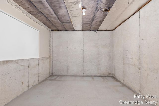447 Falcon Drive, Wayland, MI 49348