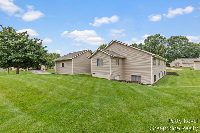 447 Falcon Drive, Wayland, MI 49348