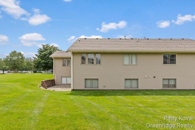 447 Falcon Drive, Wayland, MI 49348