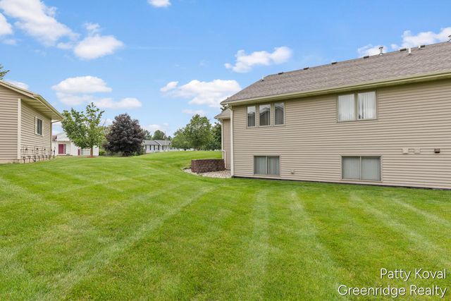 447 Falcon Drive, Wayland, MI 49348