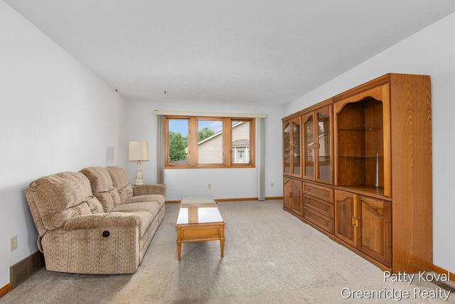 447 Falcon Drive, Wayland, MI 49348