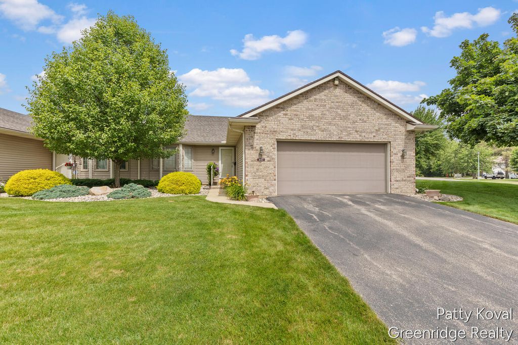 447 Falcon Drive, Wayland, MI 49348