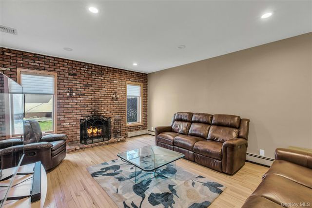 132 Washington Avenue, Plainview, NY 11803