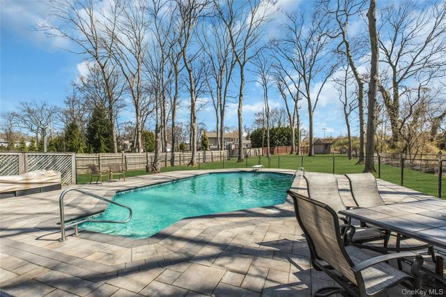 132 Washington Avenue, Plainview, NY 11803
