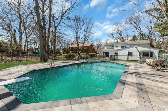 132 Washington Avenue, Plainview, NY 11803