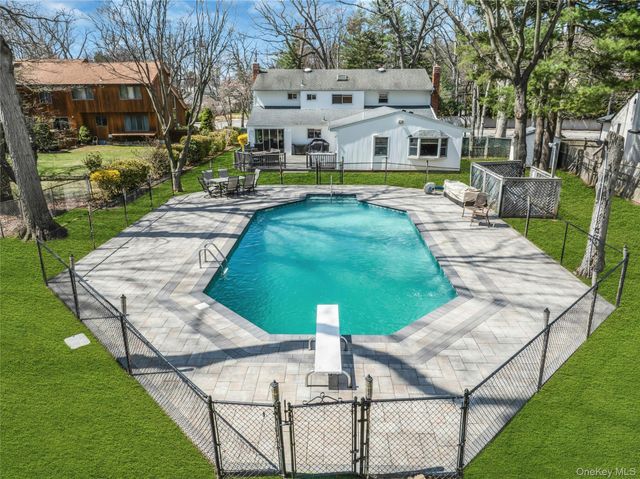 132 Washington Avenue, Plainview, NY 11803