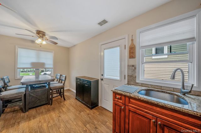 253 E Riviera Drive, Lindenhurst, NY 11757