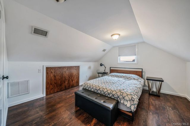 253 E Riviera Drive, Lindenhurst, NY 11757