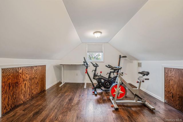 253 E Riviera Drive, Lindenhurst, NY 11757