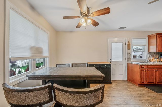 253 E Riviera Drive, Lindenhurst, NY 11757