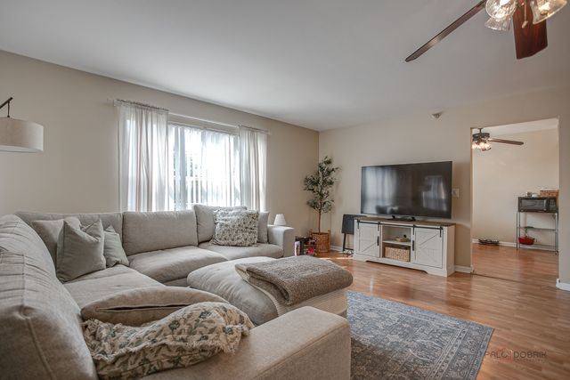 1401 Orleans Drive 1401, Mundelein, IL 60060