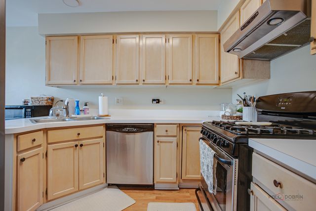 1401 Orleans Drive 1401, Mundelein, IL 60060