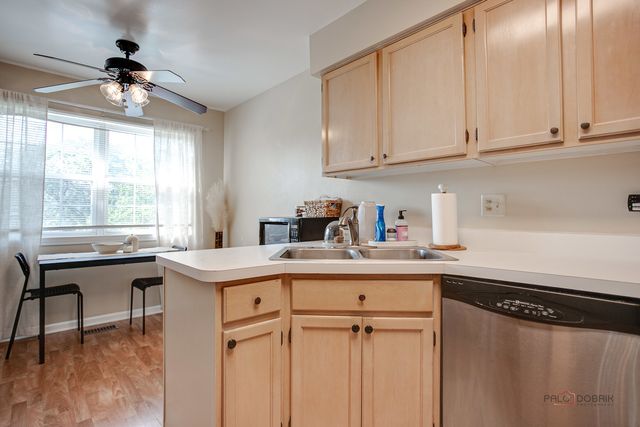 1401 Orleans Drive 1401, Mundelein, IL 60060