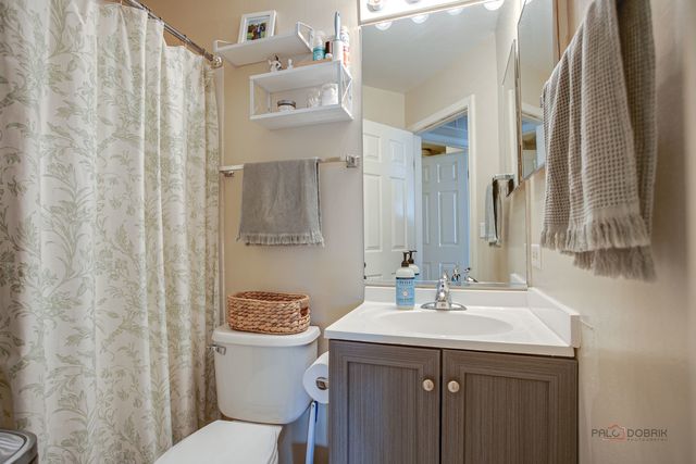 1401 Orleans Drive 1401, Mundelein, IL 60060