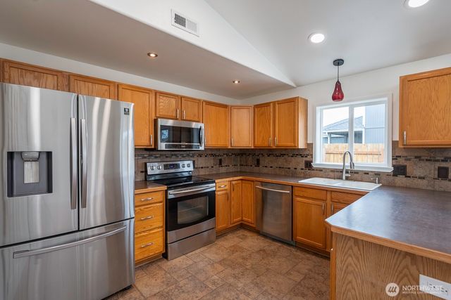 1401 S Hamilton Road, Moses Lake, WA 98837