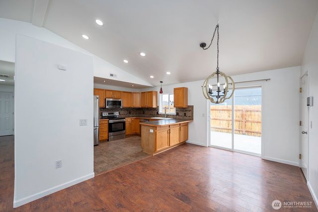 1401 S Hamilton Road, Moses Lake, WA 98837