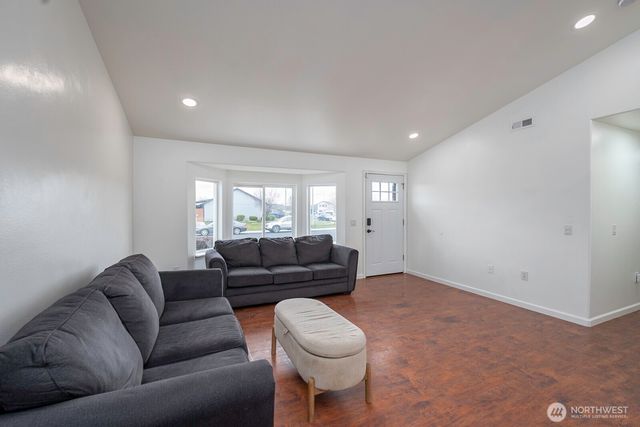 1401 S Hamilton Road, Moses Lake, WA 98837