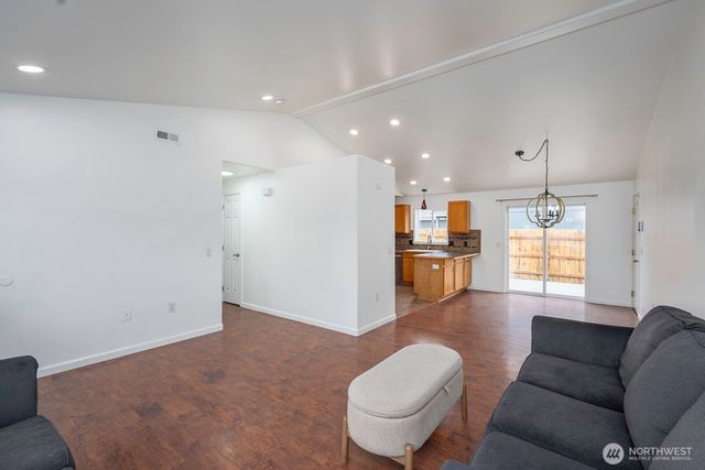 1401 S Hamilton Road, Moses Lake, WA 98837