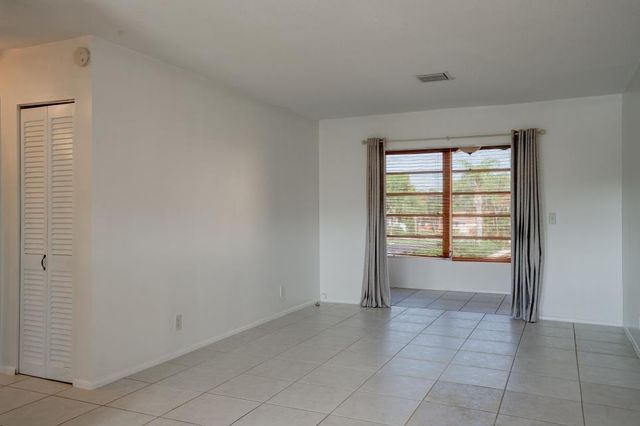 2111 NE 1st Court 203, Boynton Beach, FL 33435