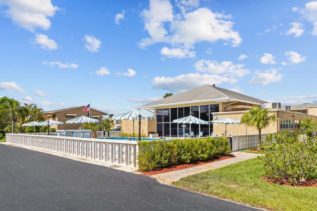 2111 NE 1st Court 203, Boynton Beach, FL 33435