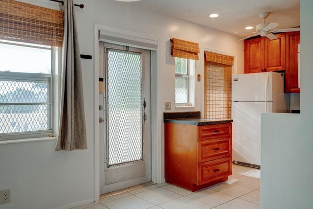 2111 NE 1st Court 203, Boynton Beach, FL 33435