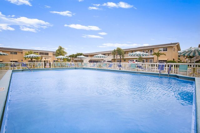 2111 NE 1st Court 203, Boynton Beach, FL 33435