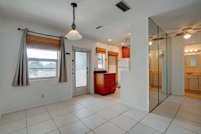 2111 NE 1st Court 203, Boynton Beach, FL 33435