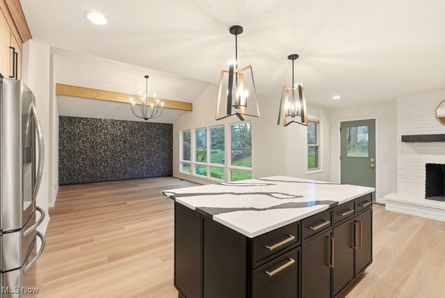 294 South Park Drive, Aurora, OH 44202