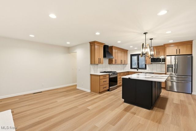 294 South Park Drive, Aurora, OH 44202