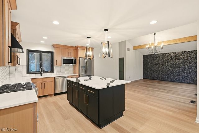 294 South Park Drive, Aurora, OH 44202