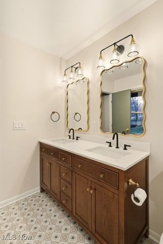 294 South Park Drive, Aurora, OH 44202