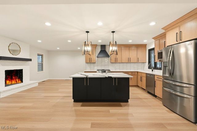 294 South Park Drive, Aurora, OH 44202