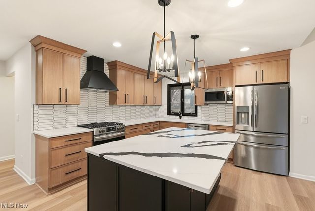 294 South Park Drive, Aurora, OH 44202