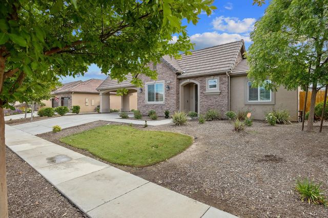 2223 Madeline Drive, Hanford, CA 93230