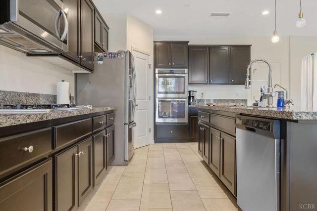 2223 Madeline Drive, Hanford, CA 93230