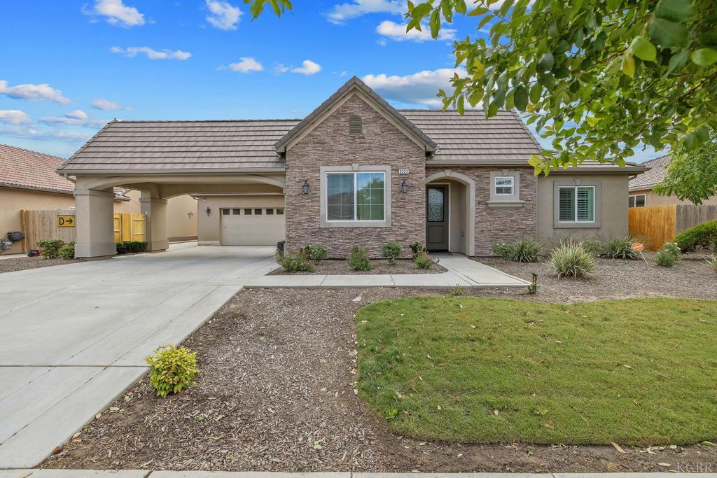 2223 Madeline Drive, Hanford, CA 93230