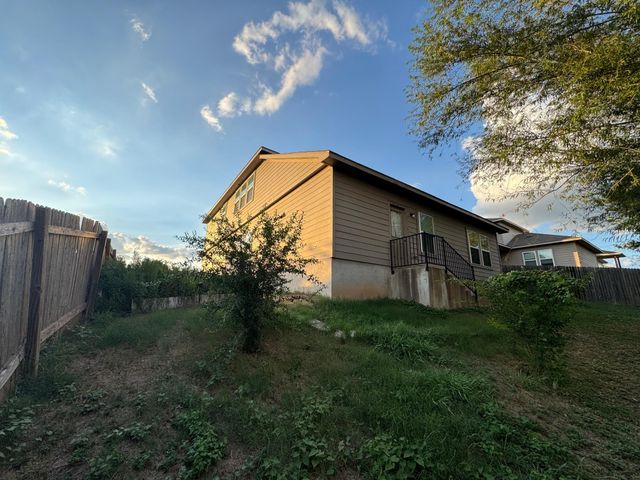 117 Kemah DR, Kyle, TX 78640