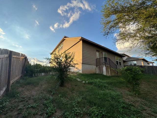 117 Kemah DR, Kyle, TX 78640