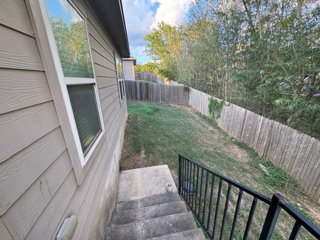 117 Kemah DR, Kyle, TX 78640