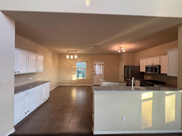 117 Kemah DR, Kyle, TX 78640