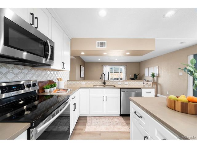 1030 Stuart St, Denver, CO 80204