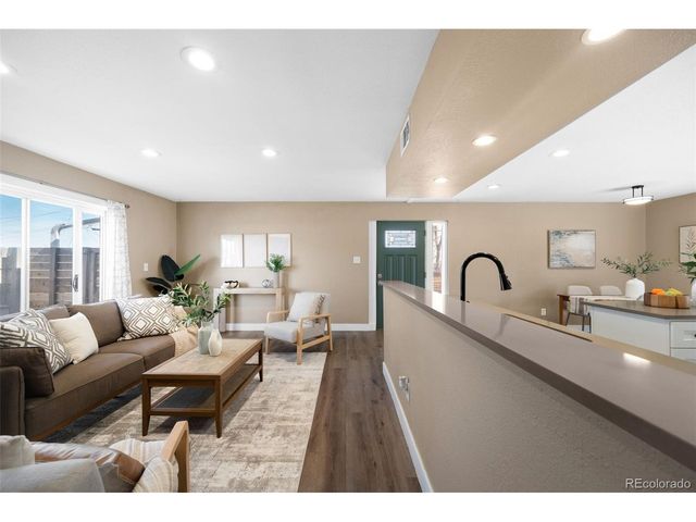 1030 Stuart St, Denver, CO 80204