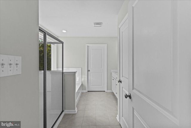 39 WESTMONT DR, Medford, NJ 08055