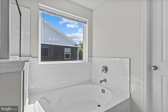 39 WESTMONT DR, Medford, NJ 08055