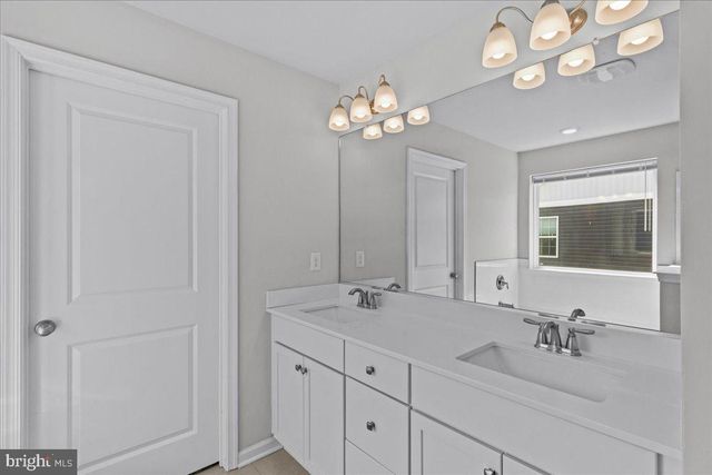 39 WESTMONT DR, Medford, NJ 08055